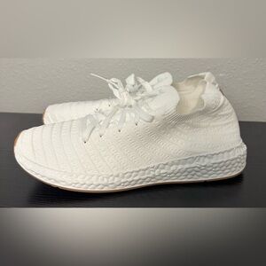 Danskin Women’s White Bloom Slip On Sneakers NWT Size 10